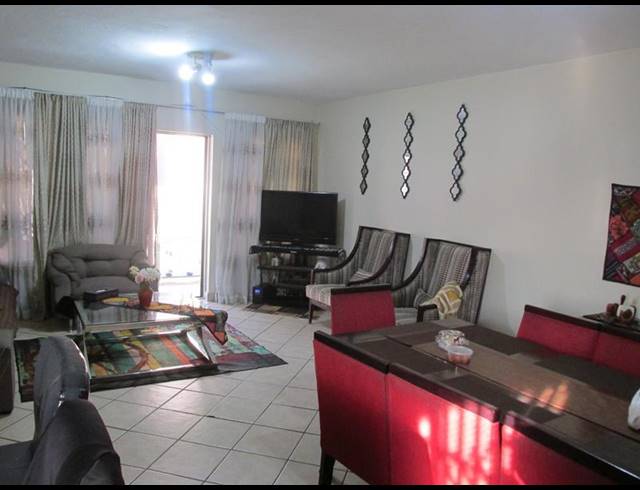 3 BEDROOM TOWNHOUSE FOR SALE IN VORNA VALLEY